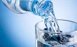 Почти безопасно Эксперты оценили риск от частиц пластика в питьевой воде