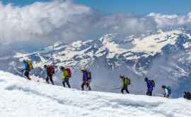 Un alpinist britanic lasă o maşină de canotaj pe Mont Blanc