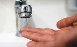 Mai mulţi consumatori rămîn temporar fără apă