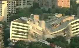 Demolare spectaculoasă a unei bănci în SUA VIDEO