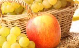 Prețurile pentru mere și struguri discutate de comisia parlamentară