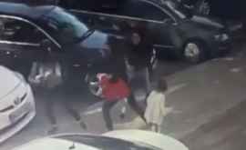 Студентки ГУМФ избившие женщину на улице скрываются
