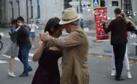 Урок танго на столичной улице ВИДЕО