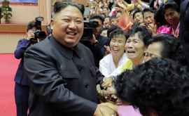Kim Jongun a vizitat femeile militare cărora le era dor de el