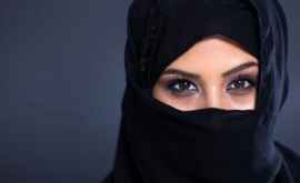 Femeile din Arabia Saudită vor putea intra în restaurante pe aceeași ușă ca și bărbații