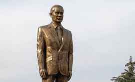 Țara care ia ridicat lui Vladimir Putin o statuie aurită