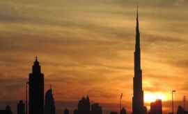 Proprietarul celei mai înalte clădiri din lume scoate la vînzare vîrful turnului