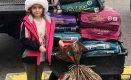 O fetiță de opt ani a făcut de Crăciun un cadou generos unui azil de animale 