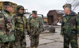 Виктор Гайчук посетил базу техобслуживания Национальной армии