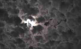 В небе над Кишиневом видели заснеженную Луну ФОТО