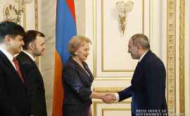 Ce a discutat Greceanîi cu primministrul Armeniei 