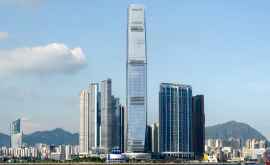 Жителям Гонконга выплатят пособия размером свыше 1200