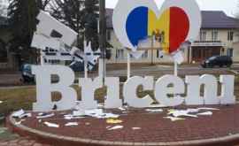 Poliția a reținut trei suspecți care au vandalizat panoul Eu iubesc Briceni