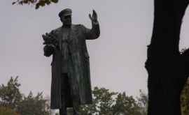 Rusia declanşează o anchetă după ce statuia din Praga a unui mareșal sovietic a fost demontantă