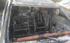 Сегодня утром на Ботанике сгорели два автомобиля ФОТО