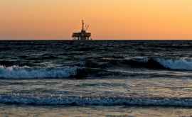 Platformele marine de petrol și gaze emană mai mult metan decît se credea mai devreme
