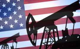 Prețul petrolului american a ajuns la cel mai scăzut nivel din 1999 din cauza pandemiei