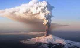 În Sicilia a început să erupă vulcanul Etna VIDEO