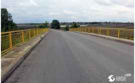 Podul dintre Varnița și Gura Bîcului se destramă din nou FOTO