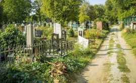 Ministrul Educației cheamă părinții să evite aglomerațiile din cimitire