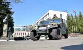 Mai multe mașini militare și blindate văzute pe străzile capitalei FOTOVIDEO
