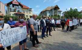 Протест перед частной клиникой Гацкана Что принесли ему социалисты ВИДЕО