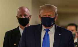 Donald Trump văzut cu mască de protecție pentru prima dată