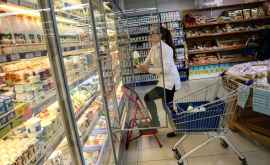 Торговцы воспользовались кризисом и повысили цены на хлеб молоко перчатки и маски