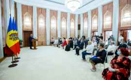 Президент вручил высокие государственные награды группе граждан ВИДЕО