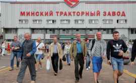 La Uzina de tractoare din Minsk au fost reținute două persoane