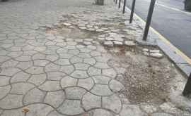  На улицах Пушкина и БэнулескуБодони укладывают новую тротуарную плитку ФОТО