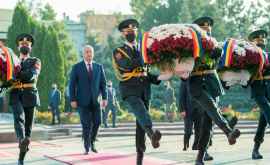 Oficialii de stat au depus flori cu prilejul celei dea 76a aniversări a eliberarii Moldovei de fascisti