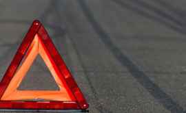 Серьезная авария в Хынчештах Автомобиль перевернулся ФОТО