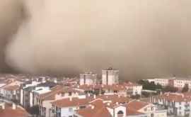 O furtună de nisip a lovit Capitala Turciei Sînt răniți