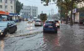 Atenție Itinerarul mai multor troleibuze a fost schimbat după ce străzile au fost inundate