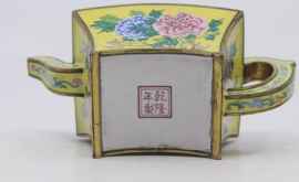 В Британии старинный китайский чайник продан с аукциона за полмиллиона долларов