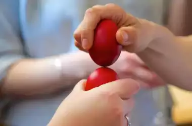 Simbolul culorilor cu care se vopsesc ouăle