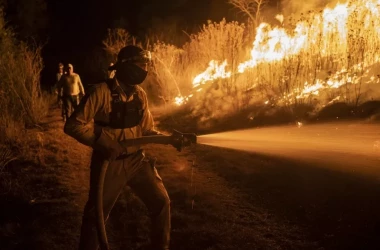Pompierii luptă cu disperare împotriva incendiilor în Mexic