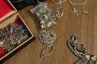 По делу о контрабанде предметов из драгоценных металлов проведены обыски