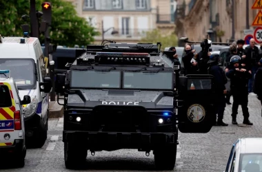 Паника в Париже после того, как мужчина угрожал взорвать консульство Ирана
