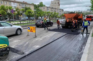 Pe ce drumuri din Chișinău continuă lucrările de reparație