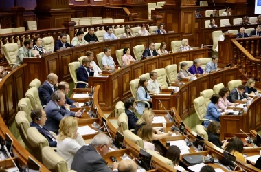 Опубликованы итоги деятельности парламента в апреле