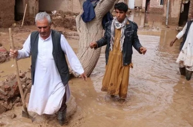 Peste 1.000 de familii afgane strămutate din cauza inundaţiilor