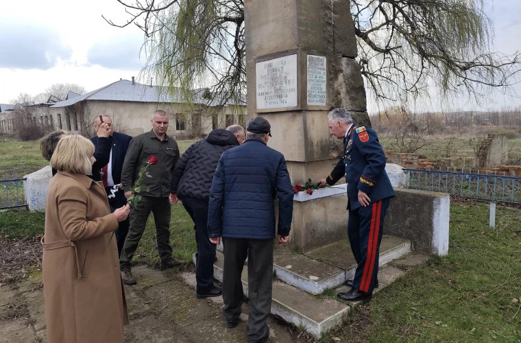 În satul Cosăuți a fost cinstită memoria primilor eliberatori ai Moldovei de fascism 