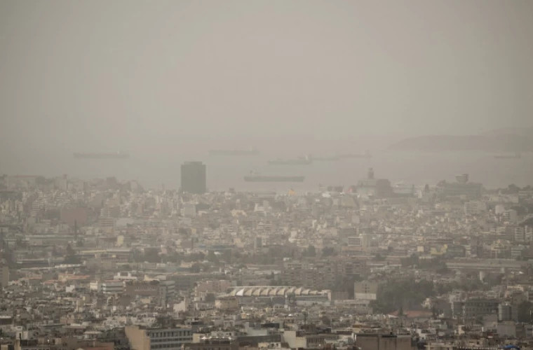 Столица европейской страны окутана пылью и песком из Сахары
