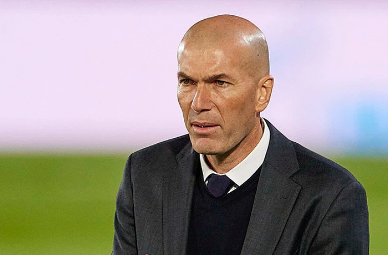 Zinedine Zidane contactat de un club URIAȘ al Europei