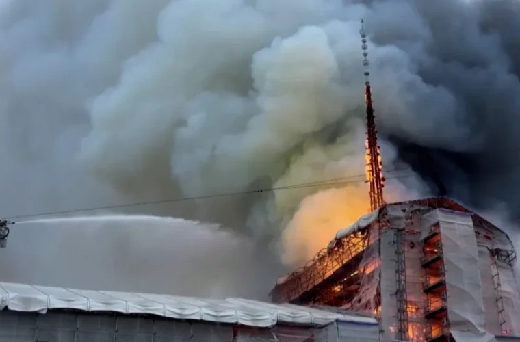 Пожар в Копенгагене в каком состоянии находится здание биржи Берсен 