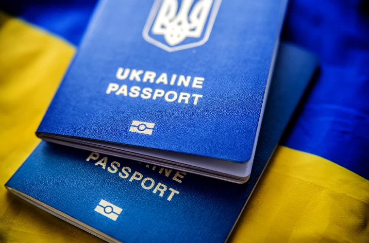 Попали под запрет украинцам призывного возраста не будут оказывать консульские услуги за рубежом