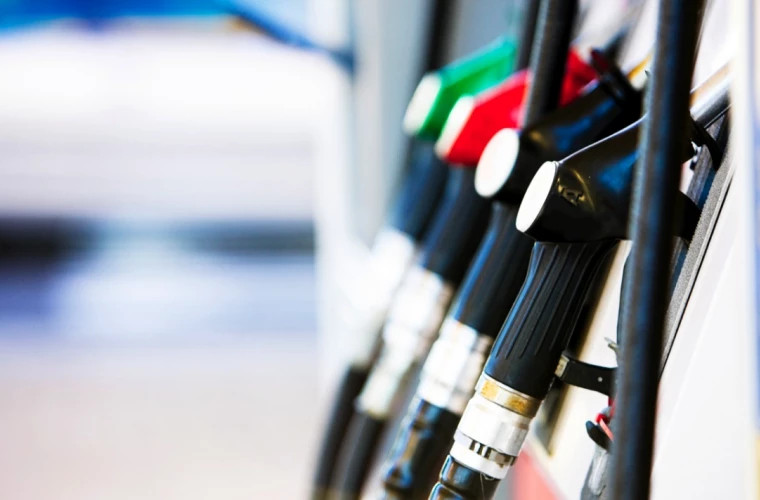 Дизтопливо в Молдове дешевеет а цены на бензин прекратили рост 