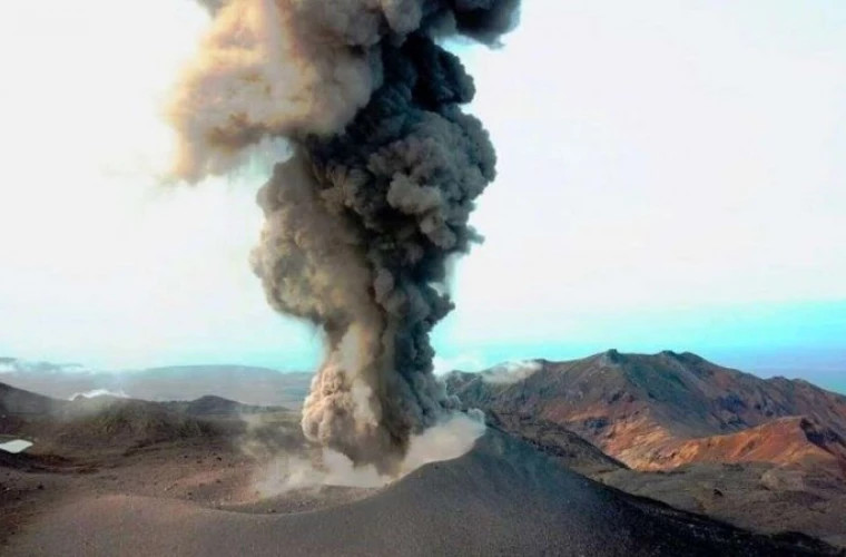 Cenușă aruncată la cîteva mii de kilometri Unde a erupt din nou un vulcan